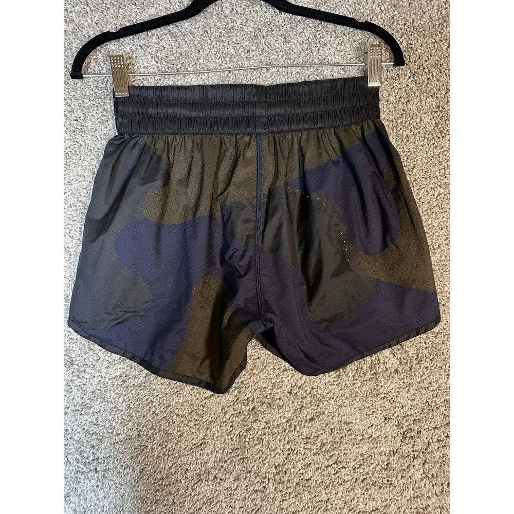 LULULEMON Size 8 Patch Game Shorts 4